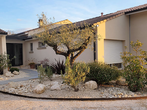 aménagement d'un jardin/terrasse par le paysagiste Vert et Bois à Mours Saint-Eusèbe près de Romans-sur-Isère dans la Drôme